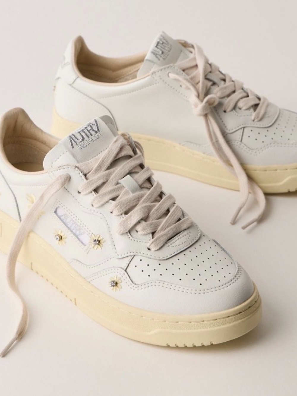 Autry Medalist Low Sneakers flowers with embellishments Sz 40/10